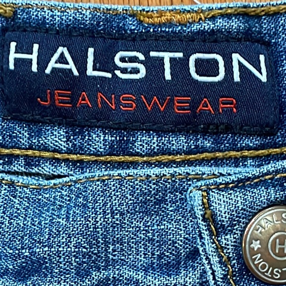 Halston Jeanswear Size 8 Blue Vintage Cropped Distressed 5 Pockets Medium Wash - Picture 3 of 13